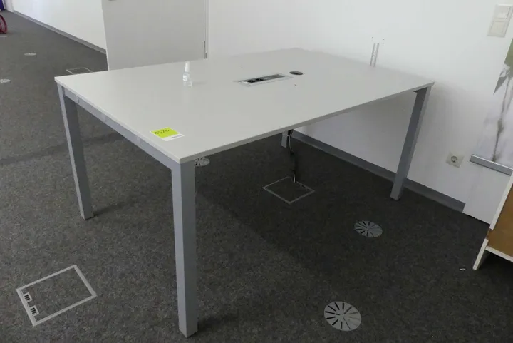 Konferenztisch Maße in cm ca. 160 x 100